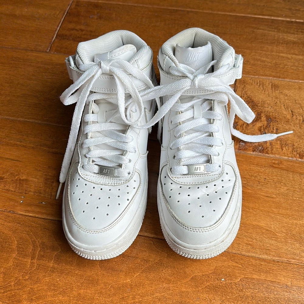 Nike Air Force One 1 Mid Top White Size Youth 5 = Women's 6/6.5